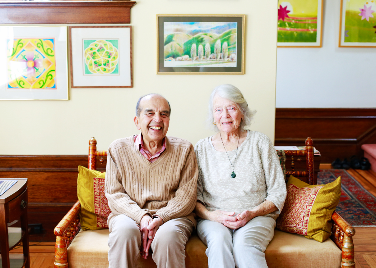 Helen y Raj Desai.