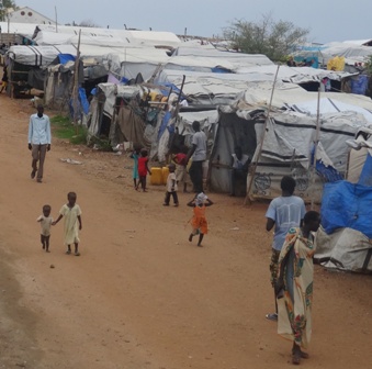 Marche dans le site de protection des civils de Juba. (Soudan du sud) 
