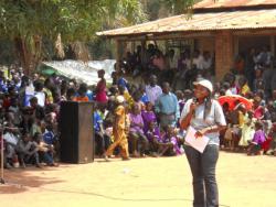 Langiwe Joyce dirige les activités de la "Journée de l'enfant africain"