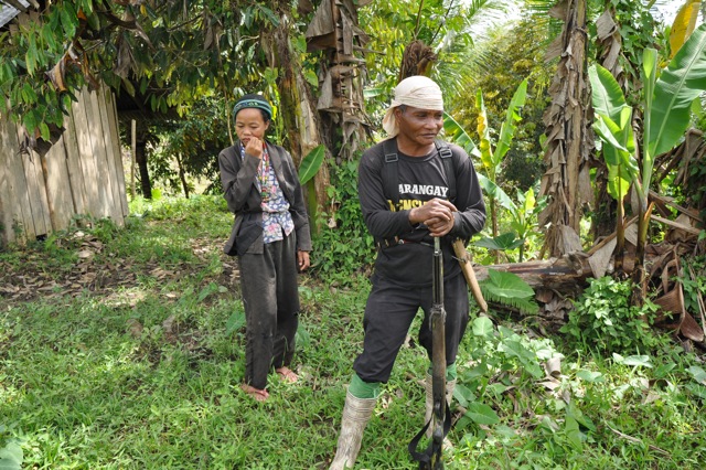 Casques bleus NP pendant la patrouille de surveillance à Brgy Ned, lac Sebu, South Cotabato